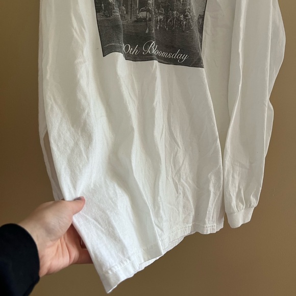 ⚪️GILDAN: Men’s size M, “30th Bloomsday” white long sleeve t-shirt, preowned. - Picture 6 of 8